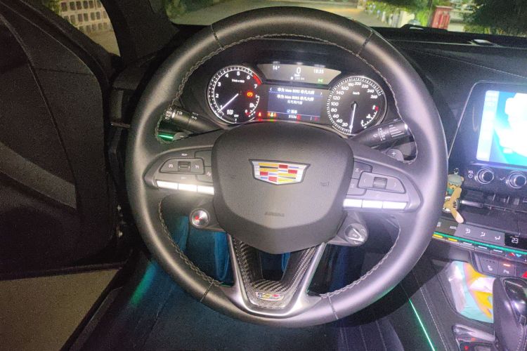 凯迪拉克CT4 2022款 28T 豪华型中控内饰13