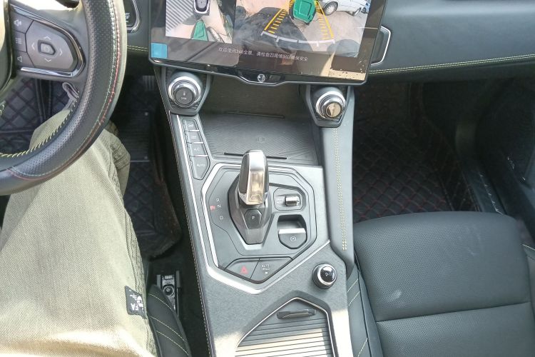 领克05 2022款 2.0TD 两驱耀Halo中控内饰18