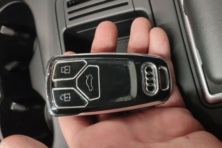 奥迪A4L 2023款 40 TFSI 时尚动感型中控内饰11