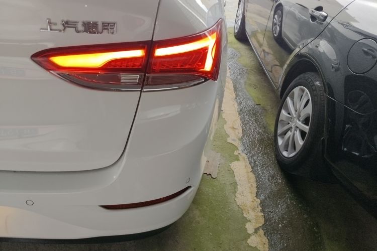 别克 英朗 2021款 改款 典范 1.5L 自动精英型车身外观9