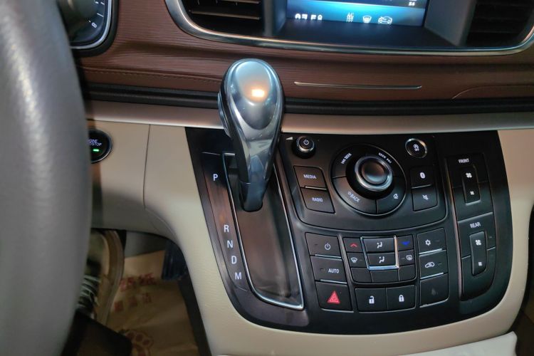 别克GL8 2018款 28T 舒适型 国VI中控内饰18