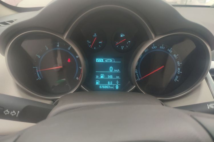 雪佛兰 科鲁兹 2015款 1.5L 经典 SL MT中控内饰14