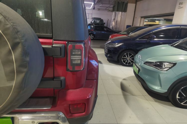 北京越野 北京BJ40 2019款 2.3T 自动四驱城市猎人版旗舰型 国VI车身外观9