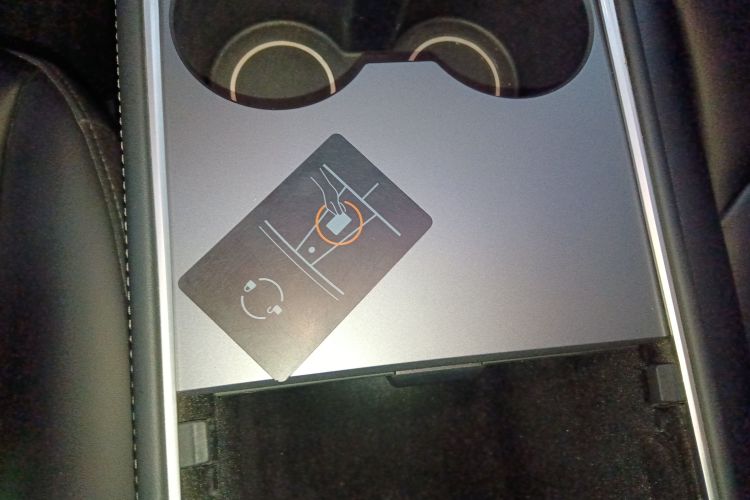 特斯拉 Model Y 2022款 改款 后轮驱动版中控内饰7001