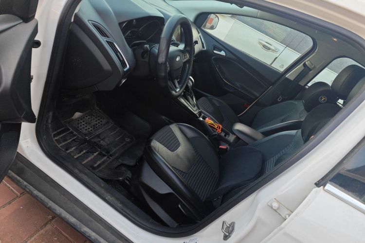 福特 福克斯 2017款 两厢 EcoBoost 180 自动精英型中控内饰19