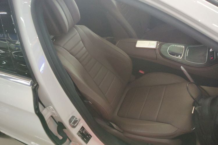 奔驰E级 2020款 改款 E 300 L 运动时尚型局部细节41