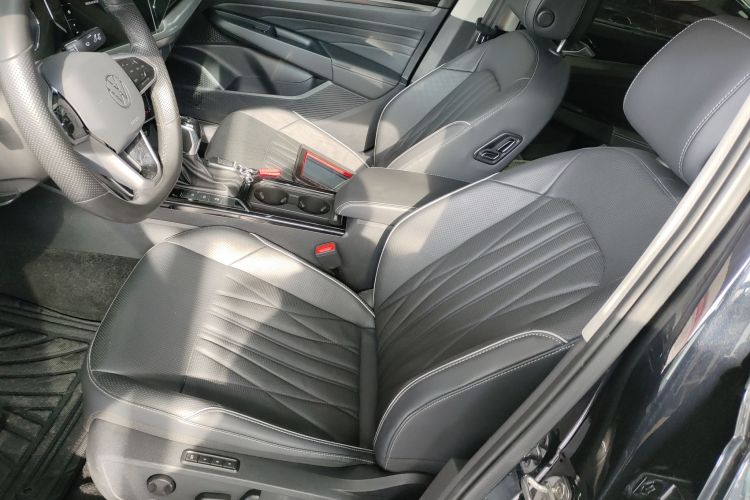 大众 帕萨特 2022款 330TSI 豪华版中控内饰19