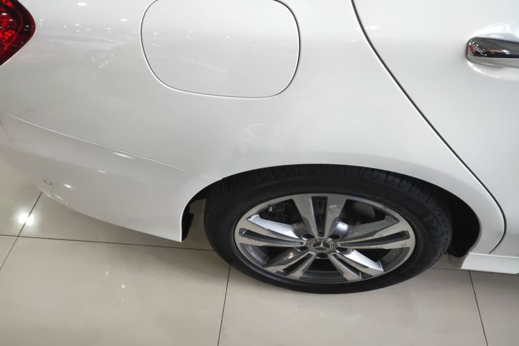 奔驰C级 2019款 C 180 L 时尚型运动版车身外观6008