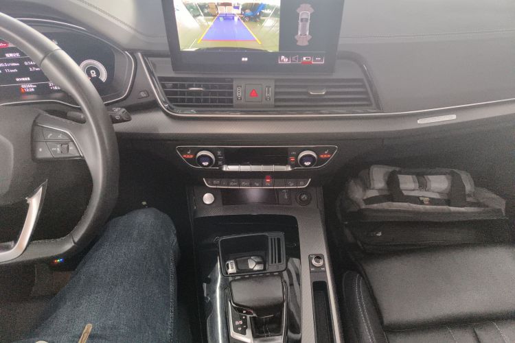 奥迪Q5L 2022款 改款 40T 豪华动感型中控内饰18