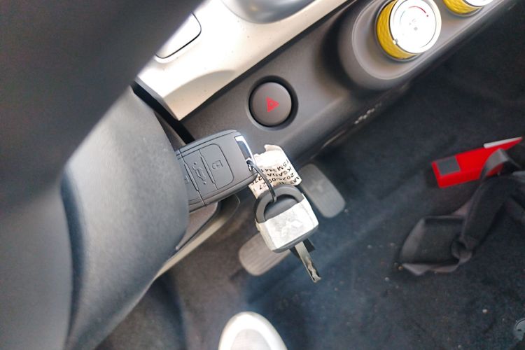 五菱汽车 宏光MINIEV 2024款 第三代 215km 青春版中控内饰11