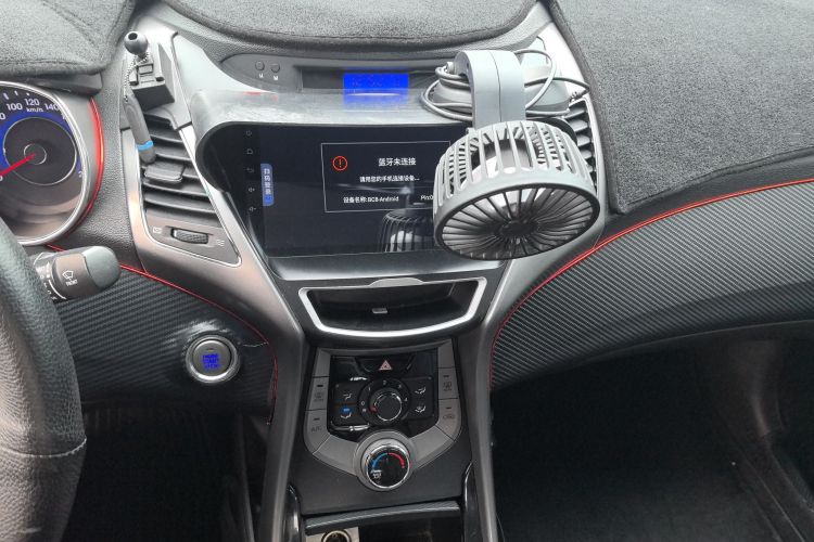 现代 朗动 2012款 1.6L 手动领先型中控内饰16