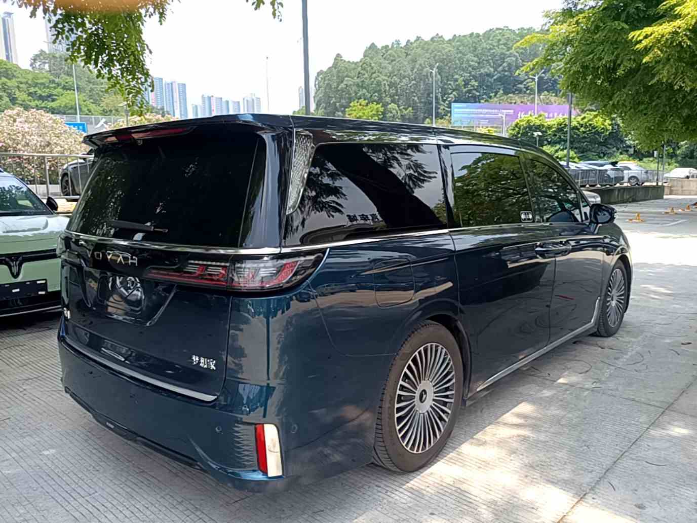 岚图汽车 岚图梦想家 2025款 PHEV 四驱旗舰乾崑版(5)