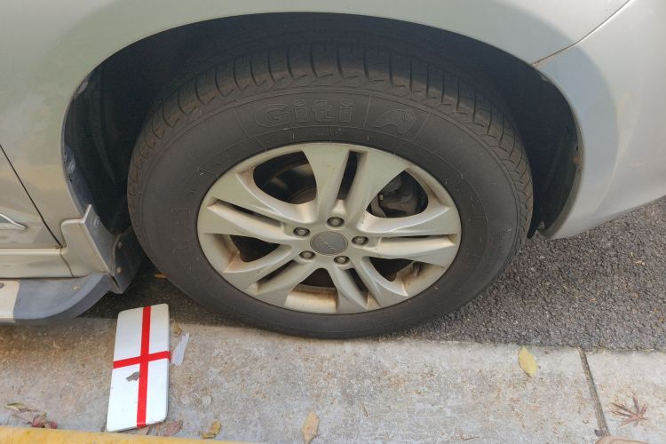 哈弗H6 2013款 升级版 2.4L 自动两驱尊贵型车身外观10