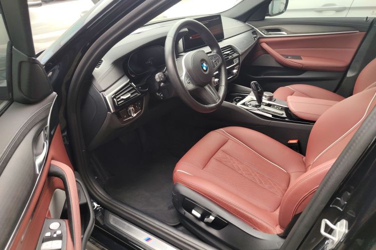 宝马5系 2023款 530Li 领先型 M运动套装中控内饰20