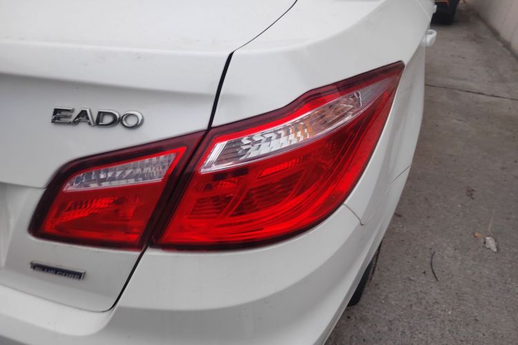 长安 逸动 2015款 1.6L 手动豪华型 国V车身外观9