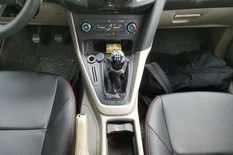 福特 福克斯 2017款 三厢 1.6L 手动舒适型智行版局部细节18