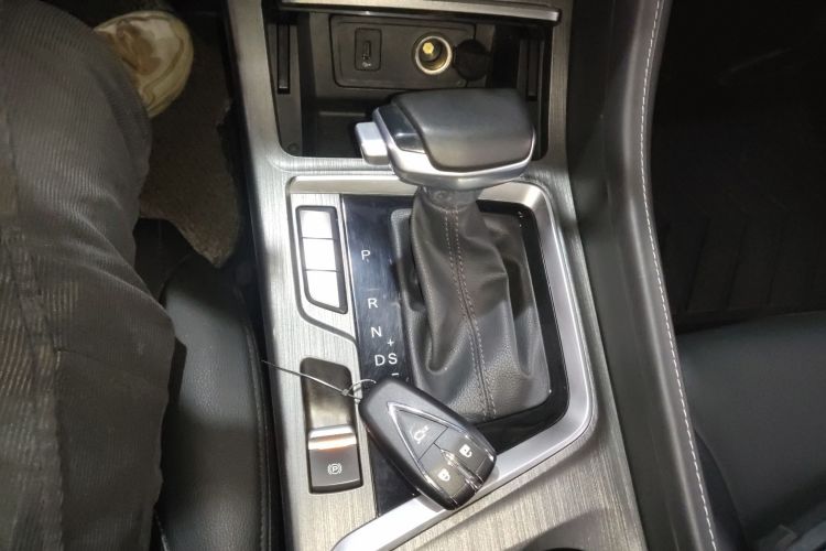 长安CS55PLUS 2021款 蓝鲸版 1.5T DCT豪华型中控内饰18