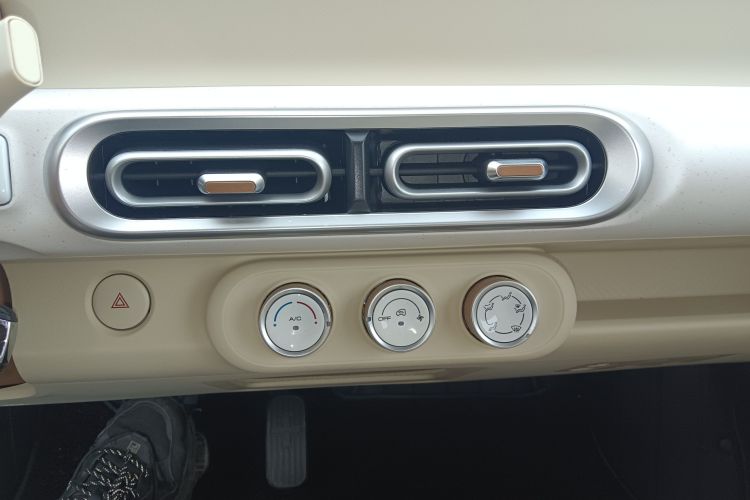 五菱汽车 宏光MINIEV 2024款 第三代 215km 青春版中控内饰16