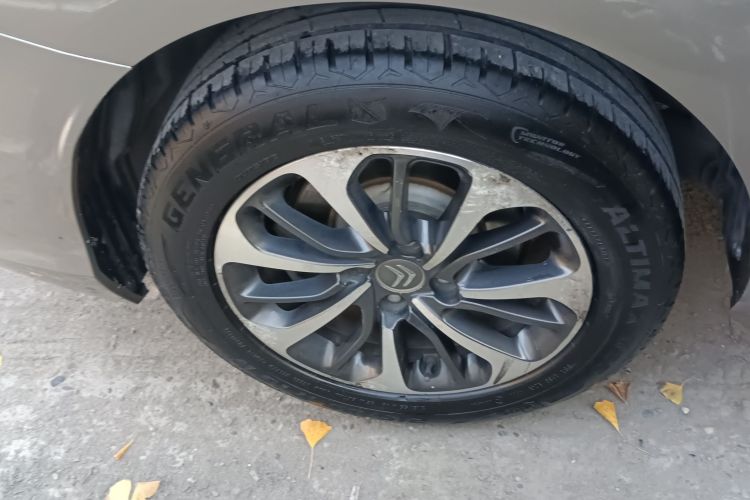 雪铁龙C4L 2016款 1.2T 自动精英型车身外观6008