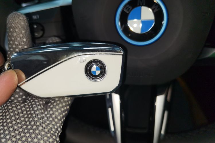 宝马iX1 2023款 eDrive25L M运动套装中控内饰11