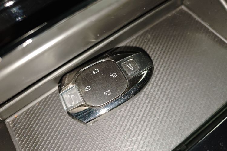 广汽传祺 传祺M8 2024款 大师系列 400T 尊贵版中控内饰7001