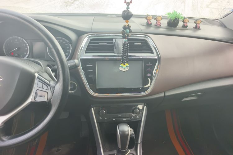 铃木 骁途 2017款 1.6L CVT两驱都市进取型中控内饰16