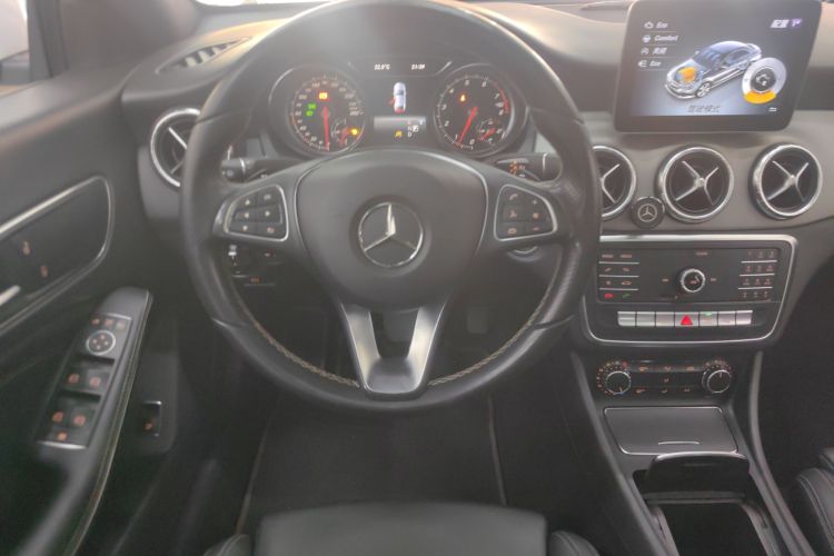 奔驰CLA 2018款 CLA 200 动感型中控内饰13