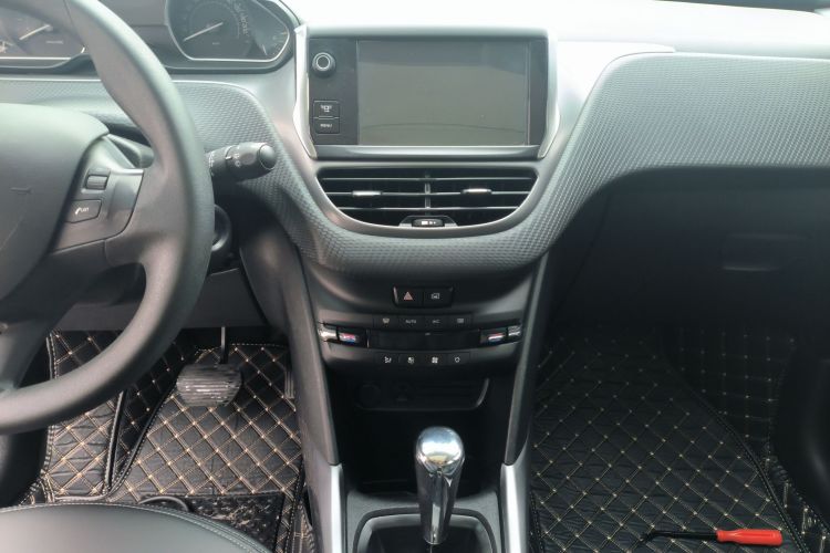 标致2008 2014款 1.6L 自动时尚版局部细节16