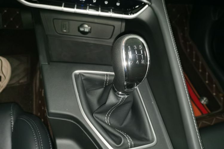 长安 逸动 2025款 PLUS 1.5L 手动豪华版中控内饰18