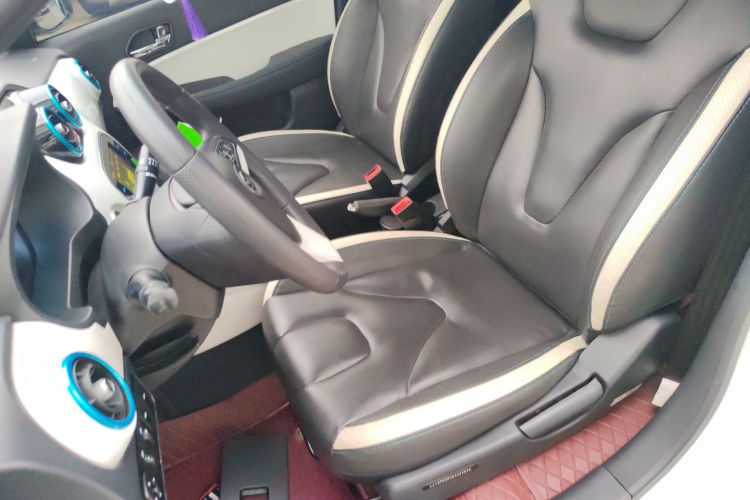 江汽集团 江淮iEV7 2019款 iEV7L 豪华智能型中控内饰19