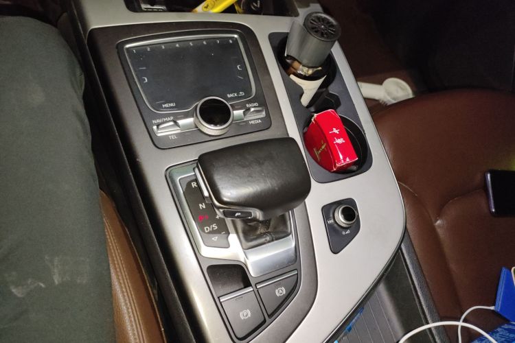 奥迪Q7 2016款 45 TFSI 技术型中控内饰18