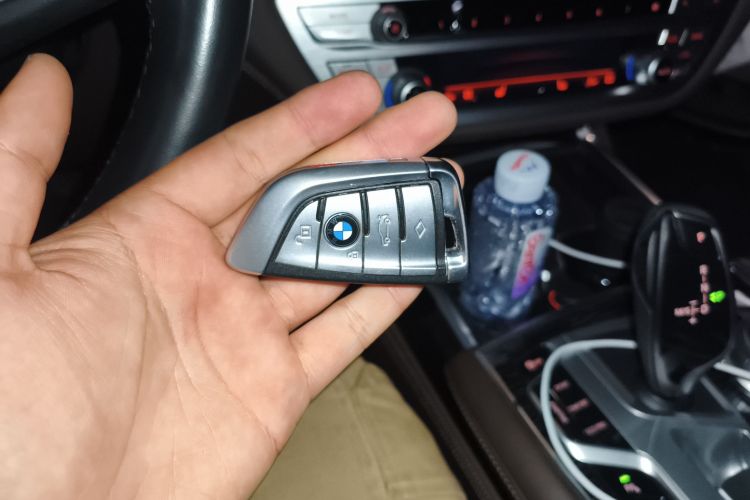 宝马7系 2021款 740Li 领先型 M运动套装中控内饰11