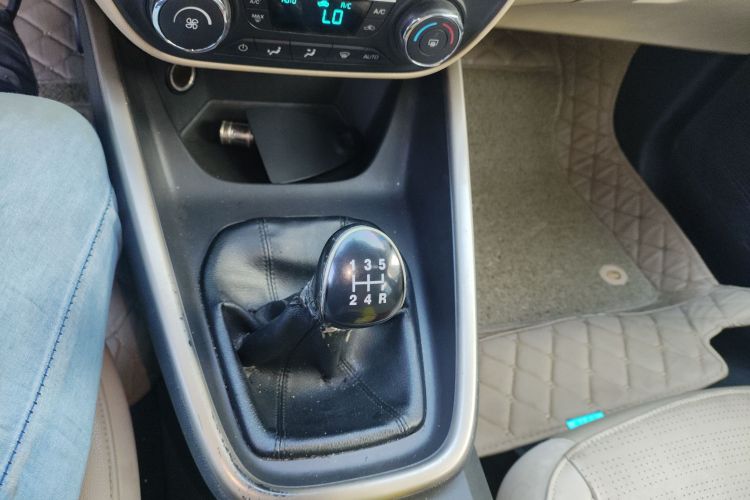 福特 福睿斯 2015款 1.5L 手动时尚型局部细节18