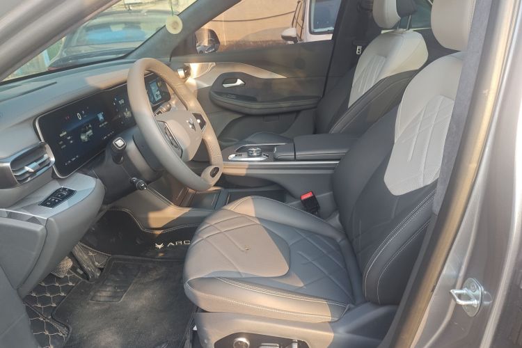 ARCFOX极狐 极狐 阿尔法S6 2025款 735MAX 160kW中控内饰19