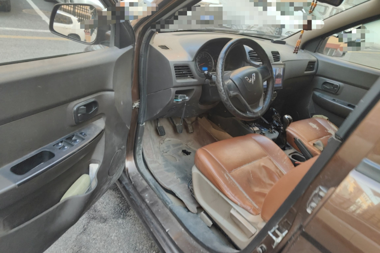 五菱汽车 五菱宏光 2016款 1.5L 改款S舒适型中控内饰20