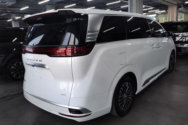 腾势D9 2023款 DM-i 965 尊享型车身外观7