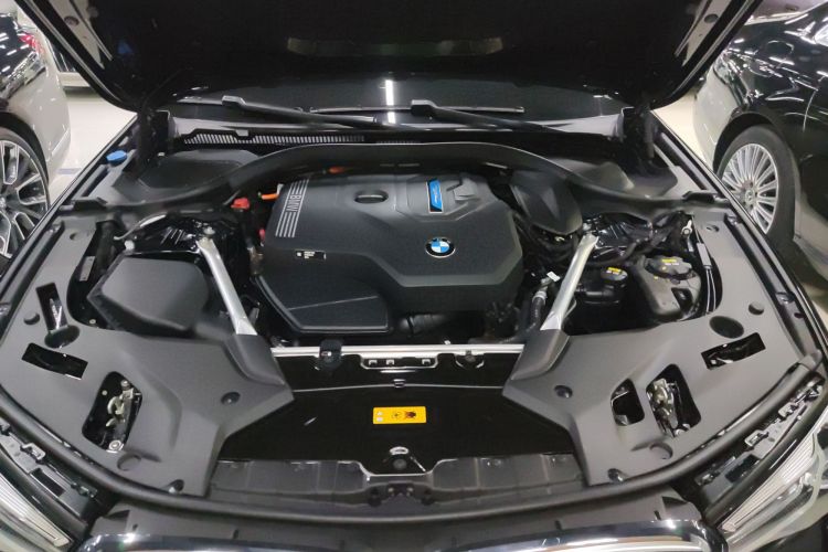 宝马5系新能源 2022款 改款二 535Le M运动套装机舱底盘24