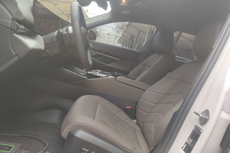 宝马5系 2024款 525Li M运动套装中控内饰19