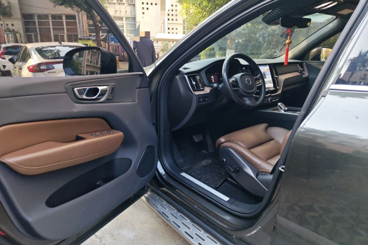 沃尔沃XC60 2022款 B5 四驱智远豪华版中控内饰20