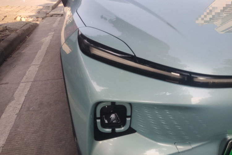 吉利几何E萤火虫 2024款 401km 萤光车身外观8