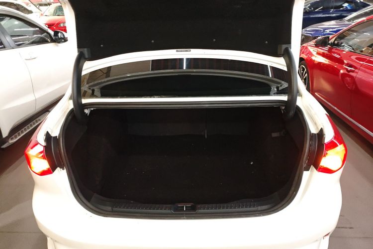 福特 福克斯 2019款 三厢 EcoBoost 180 自动锋潮型局部细节23