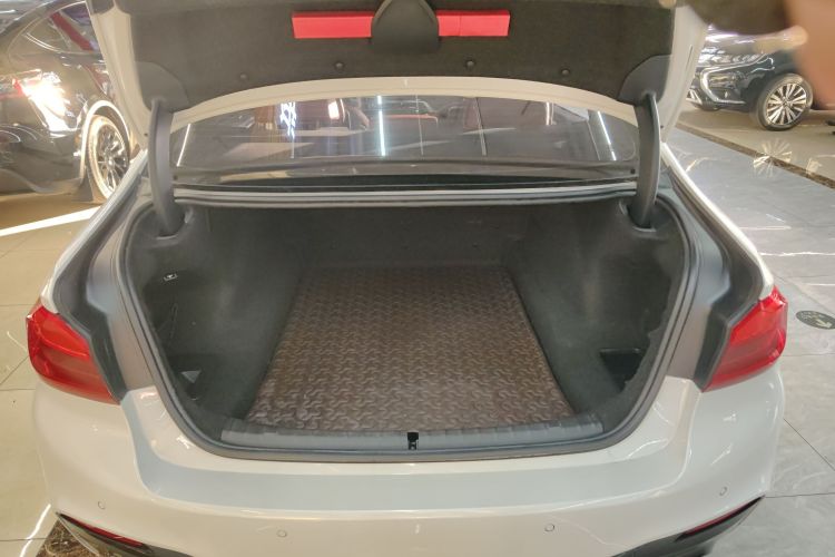 宝马5系 2018款 530Li xDrive M运动套装机舱底盘23