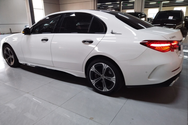 奔驰C级 2022款 C 260 L 皓夜运动版车身外观4