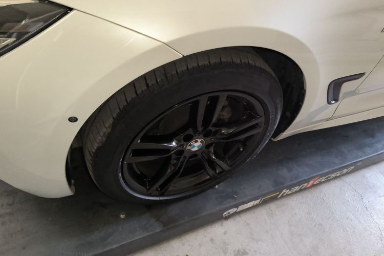 宝马3系GT 2020款 320i M运动曜夜版车身外观6007