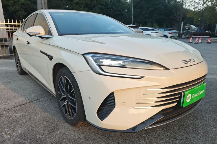 比亚迪 海豹07 DM-i 2025款 智驾版 DM-i 1.5L 125km 尊贵型车身外观3