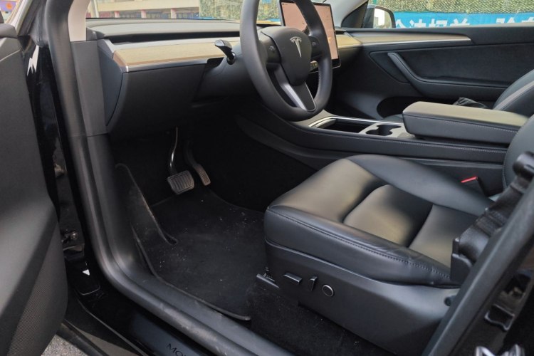 特斯拉 Model Y 2022款 后轮驱动版中控内饰20