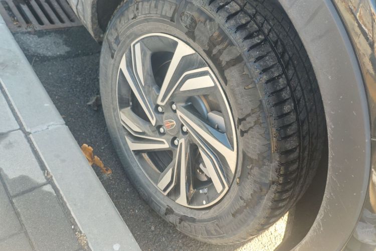 红旗HS5 2022款 改款 2.0T 智联旗享版车身外观10