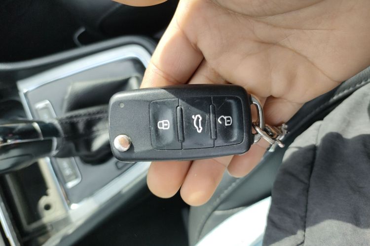 大众 朗逸 2013款 改款经典 1.6L 自动舒适版中控内饰7001