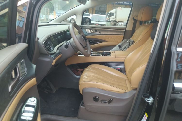 腾势D9 2022款 DM-i 1040 尊贵型中控内饰19