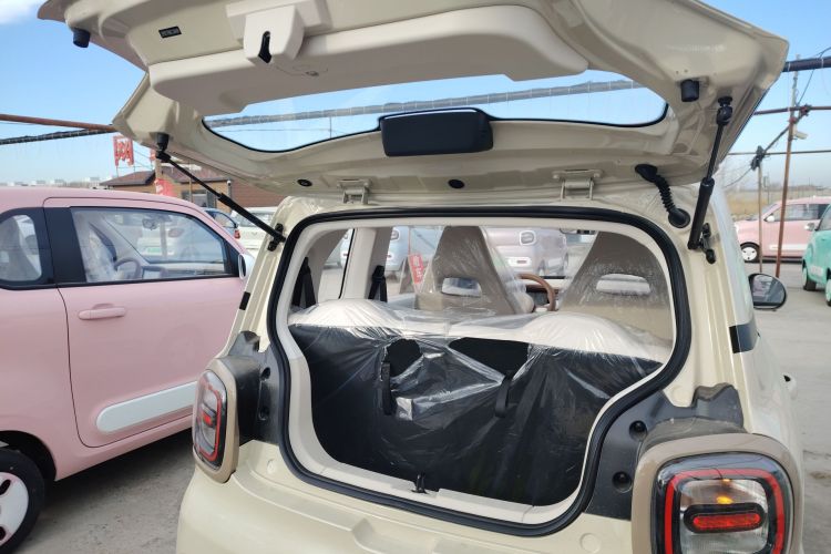 奔腾小马 2026款 222km 萌趣马 Plus机舱底盘23